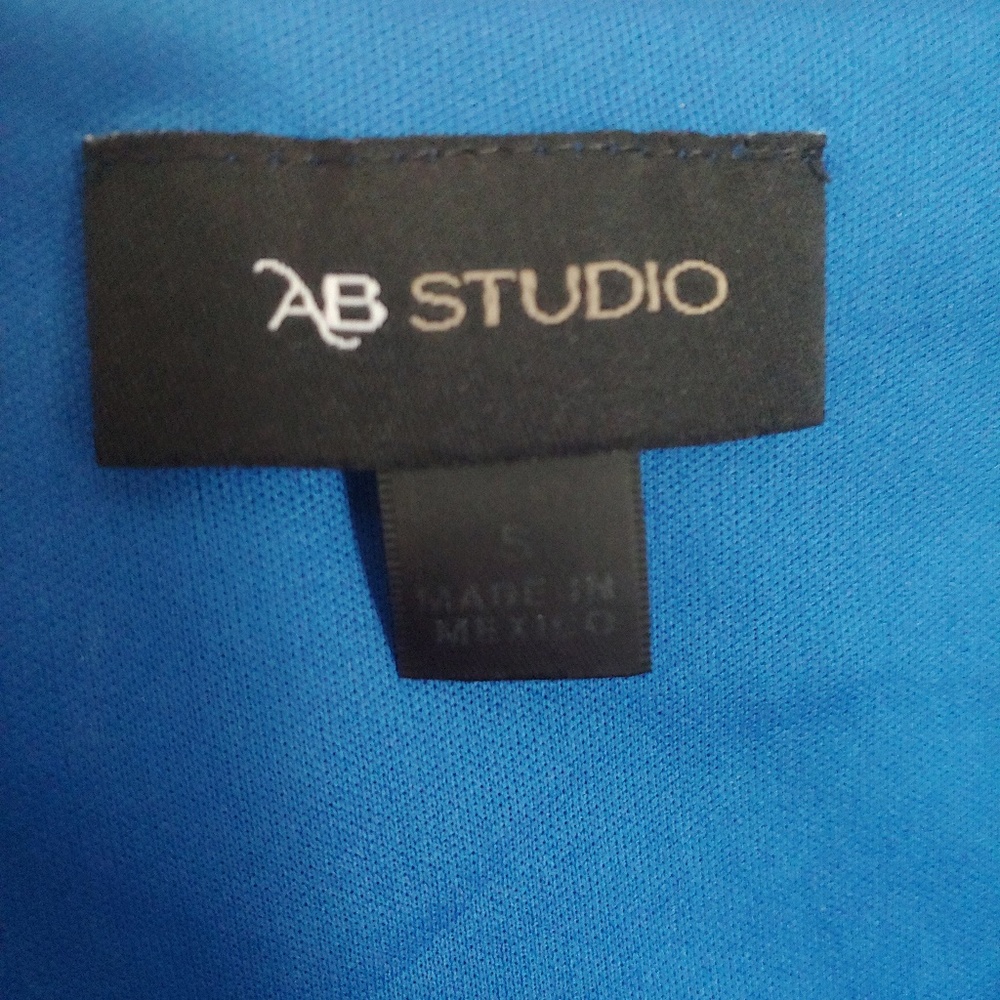 Blue top - Picture 2 of 2
